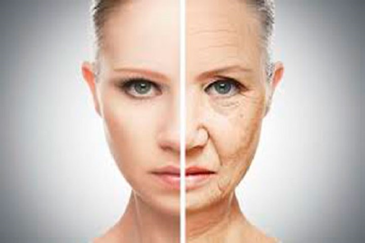 Dormir com maquiagem causa envelhecimento precoce da pele
