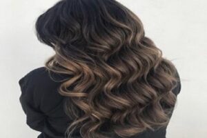 Balayage - É a sutileza de misturar dois a três tons com mechas